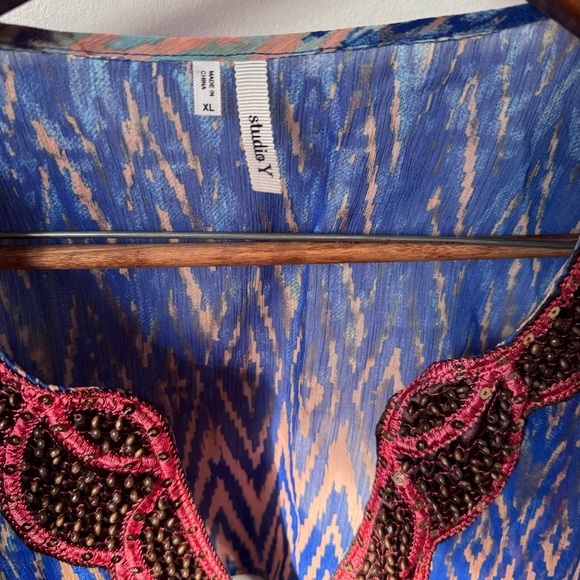 Studio Y Women Tank Size XL Blue Beaded Cut V-Neck Boho Keyhole Back Top Sheer - Picture 4 of 14